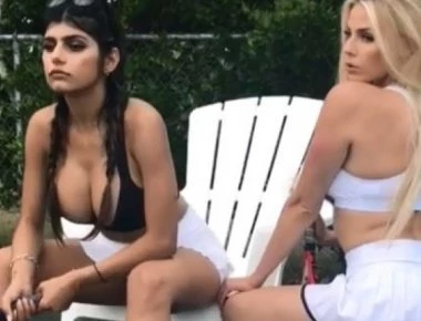 Η Mia Khalifa το... έριξε στο τένις (βίντεο)